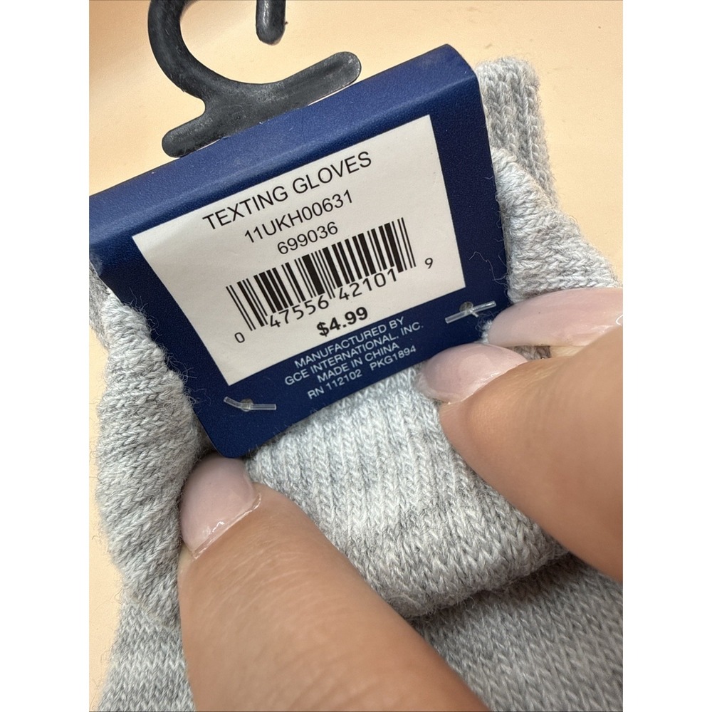 Winter Essentials Touch Screen Grey Gray Gloves One Size Unisex‎ Texting New - Picture 3 of 3